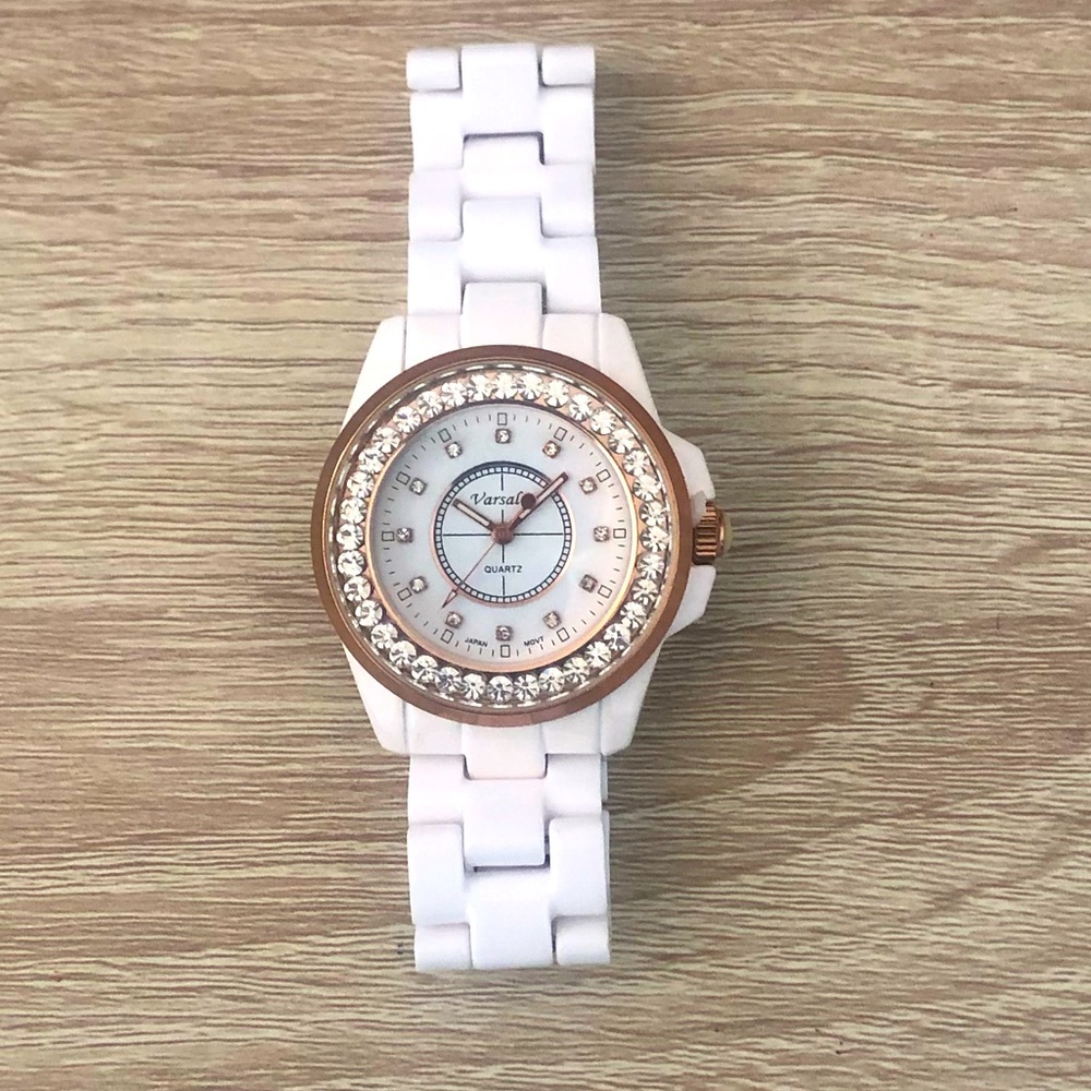 NWOT! ROSE GOLD & WHITE STYLISH WATCH